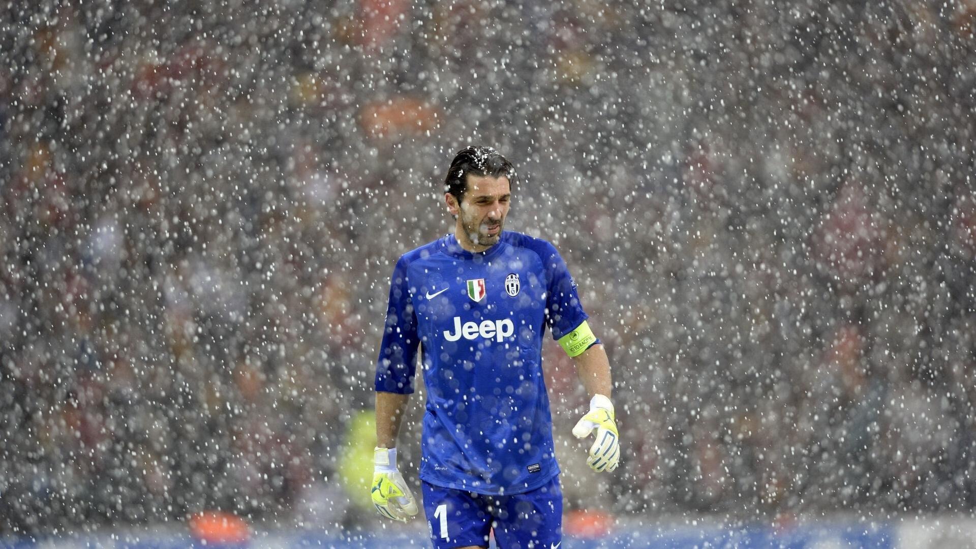 道格拉斯-路易斯即将回归尤文训练基地，夏季转会谜团迎来关键转折点